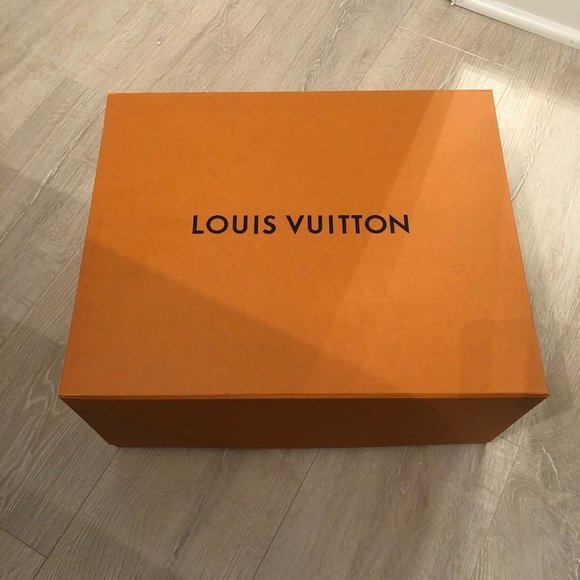 Louis Vuitton shopping bag, box, ribbon - Picture 3 of 5